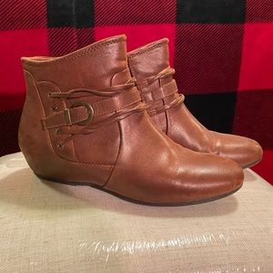 Baretraps Pepper Wedge Booties
